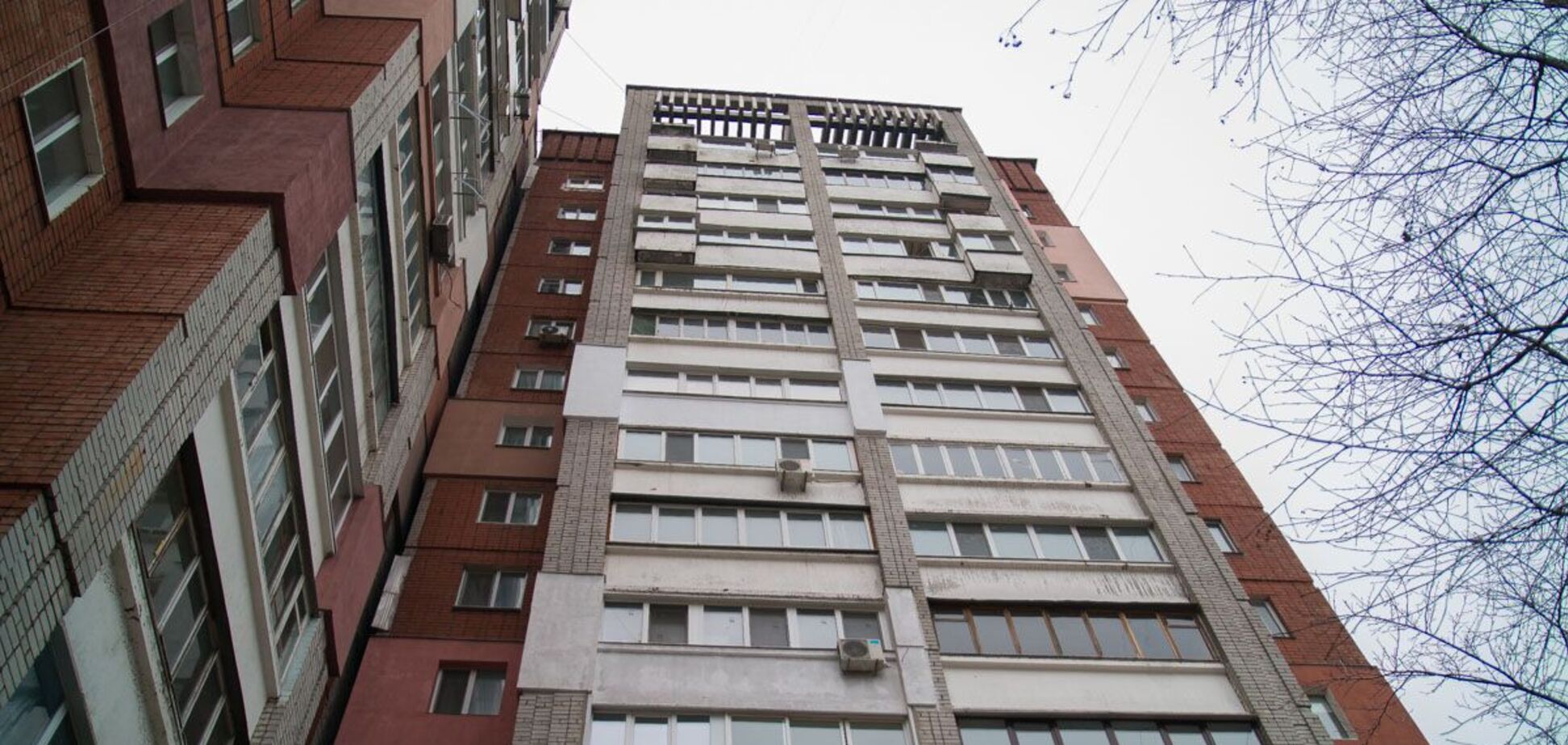 В Москве с 12-го этажа выбросился мужчина