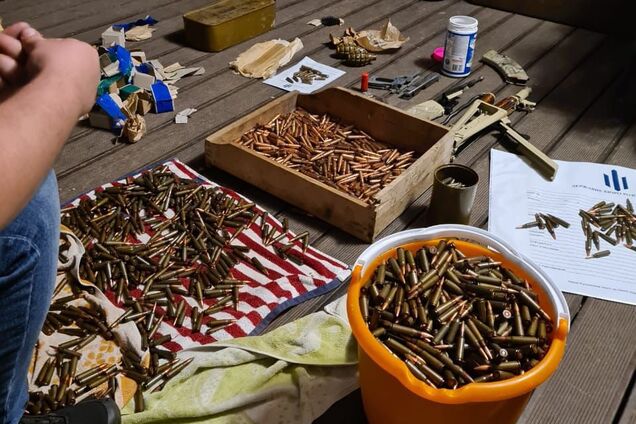 Співробітник СБУ незаконно зберігав зброю