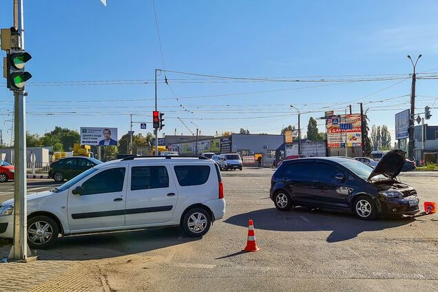 У Дніпрі в результаті зіткнення легковиків постраждала дівчина. Фото