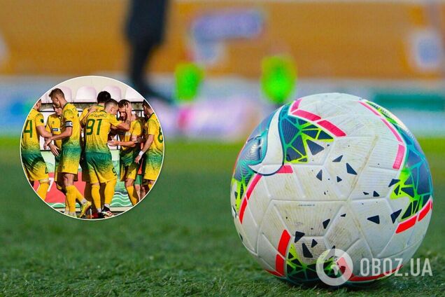 Игроки 'Полесья' празднуют гол