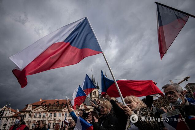 В Чехии ужесточили масочный режим и готовят к закрытию магазины