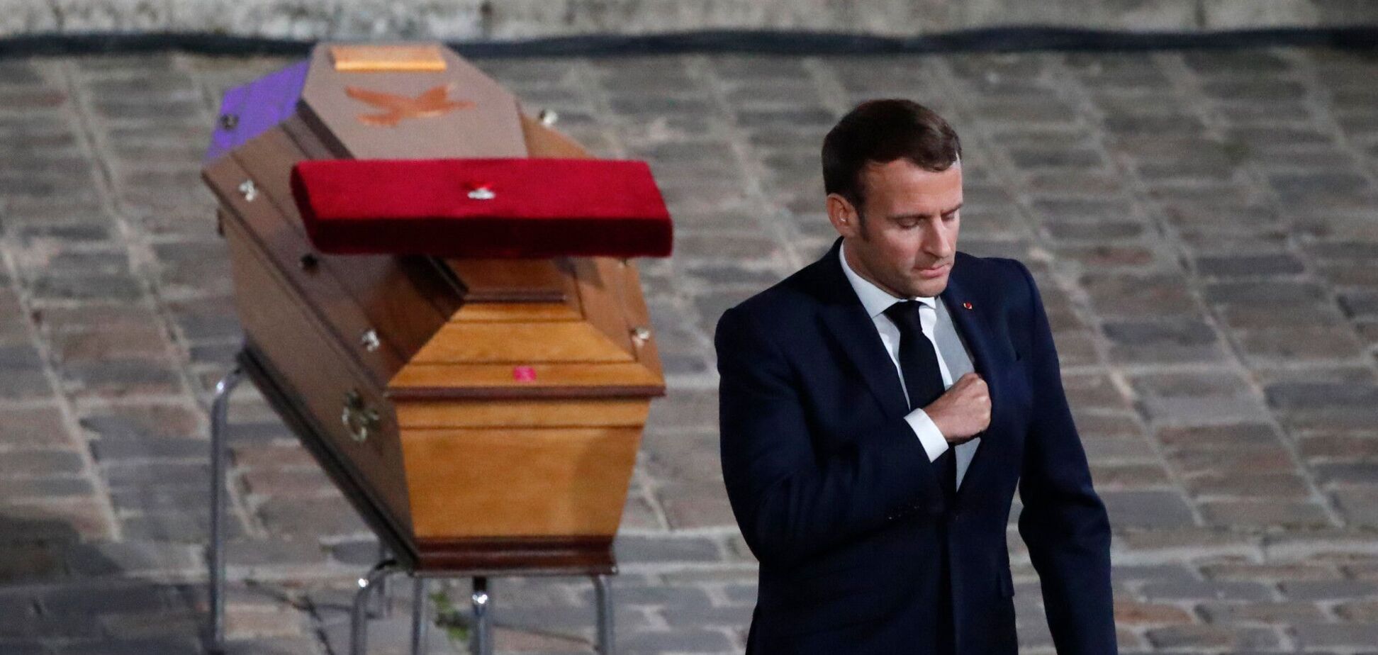 Еммануель Макрон на церемонії прощання із Самюелем Паті