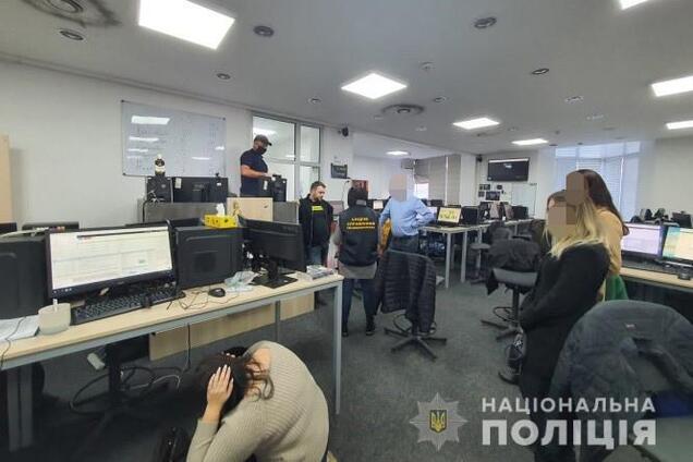 У Дніпрі накрили 'кол-центр', який списував з рахунків городян великі суми