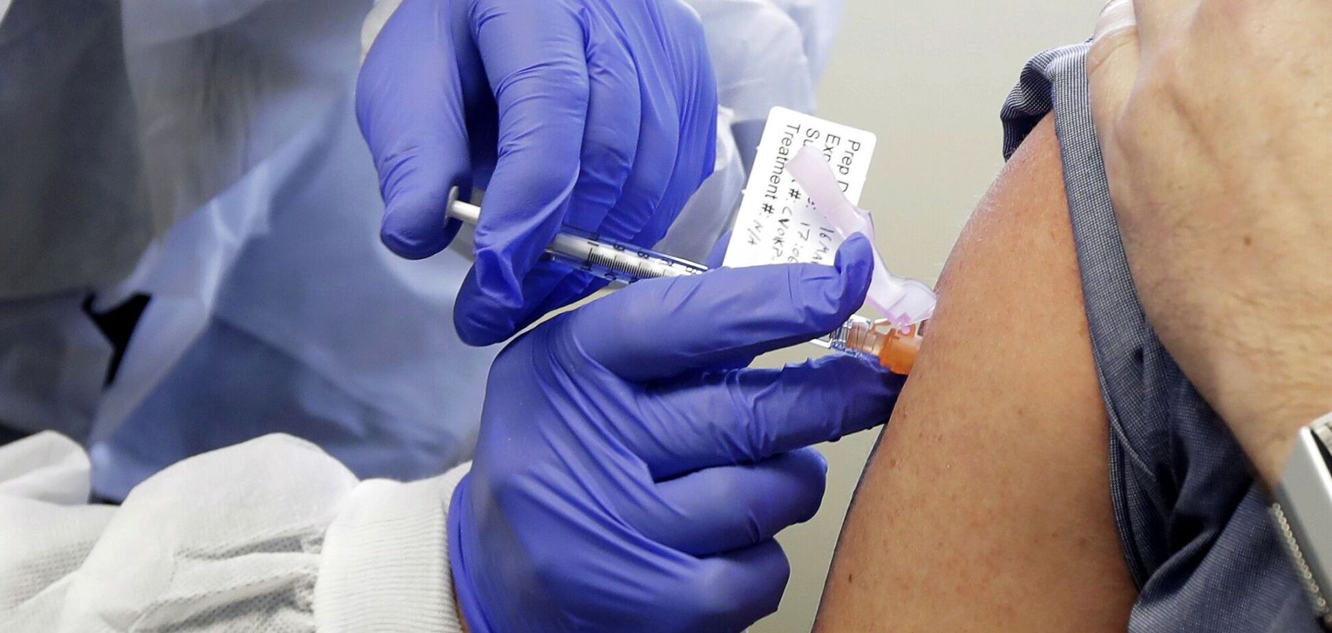 Американська Moderna почала останню фазу тестування вакцини від COVID-19