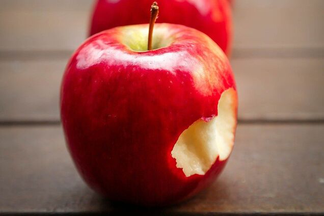 Червоне яблуко