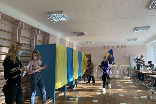 Явка избирателей, по данным 'Слуги народа', составила 16%