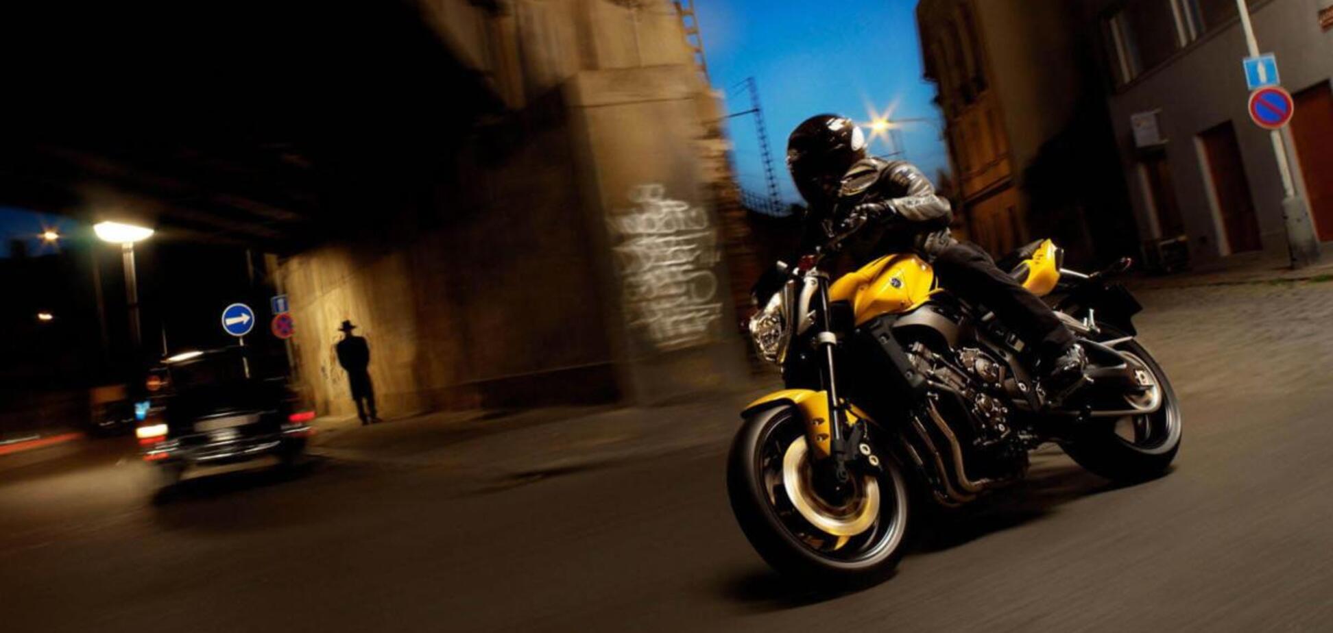 У Дніпрі мотоцикліст збив жінку і втік з місця ДТП