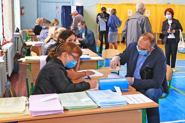 В Одессе на выборах мэра лидирует Геннадий Труханов