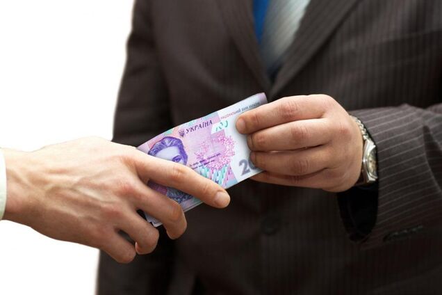 На Київщині затримали чоловіка, який платив виборцям за голоси