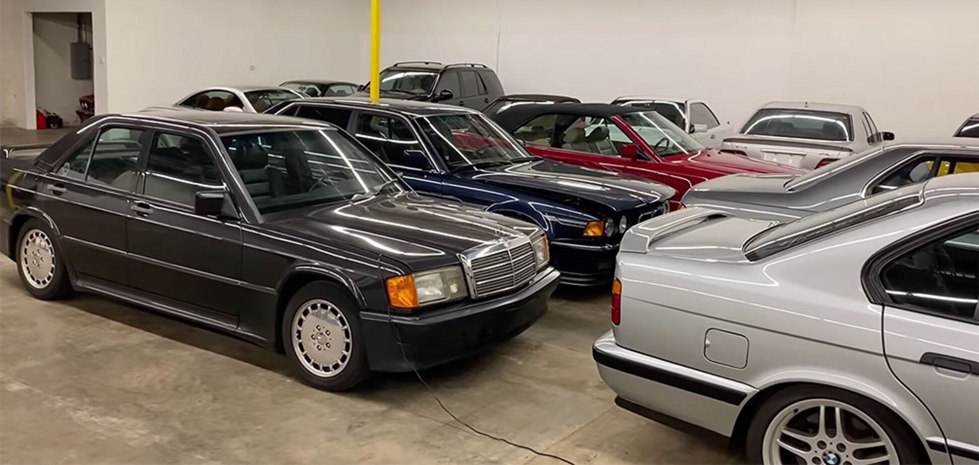 Блогер нашел гараж мечты с четырьмя десятками культовых Mercedes и BMW