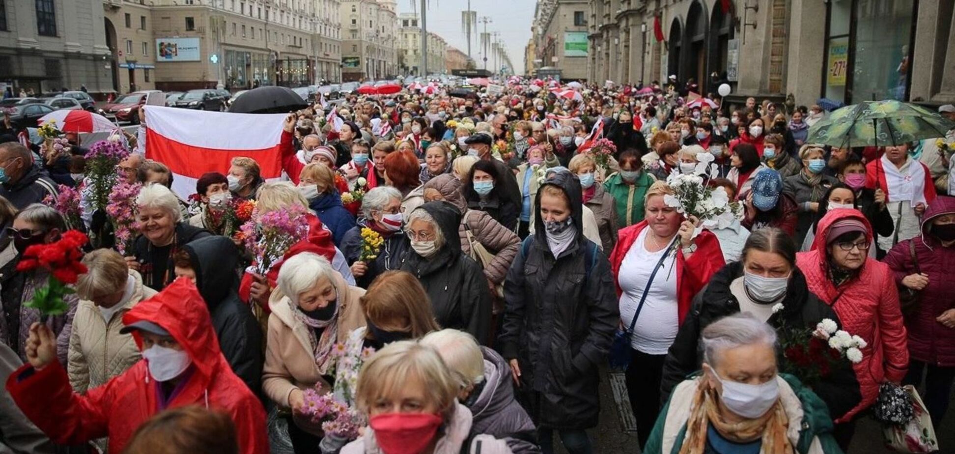 Лукашенко назвал протестующих 'обезумевшей толпой'
