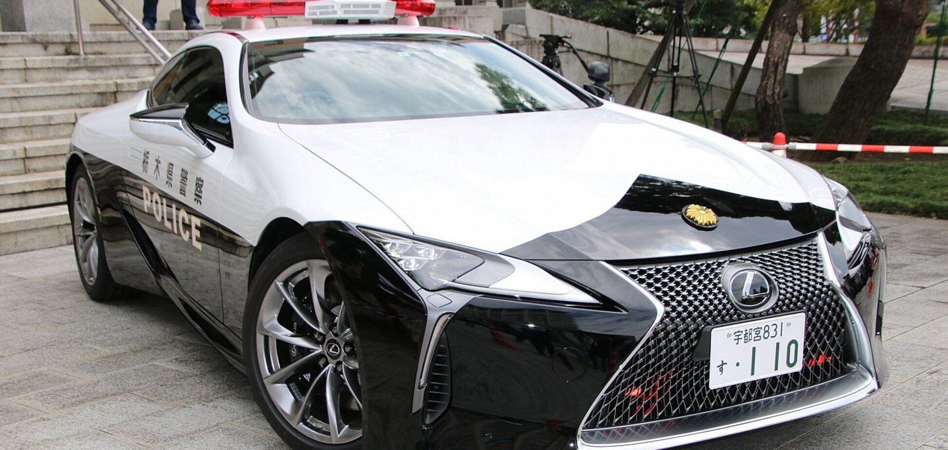 Поліцейським видали спорткар Lexus для 'відлову' порушників швидкості
