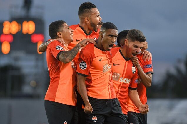 Футболісти 'Шахтаря' святкують гол у ворота 'Реала'