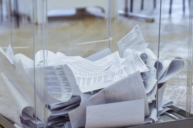 В Днепре неизвестный пытался стащить мешок с бюллетенями