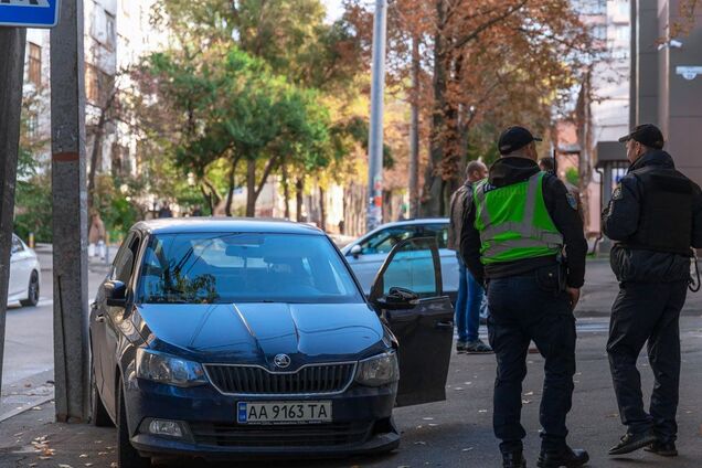 У Дніпрі через зіткнення легковиків постраждали двоє людей. Фото з місця аварії