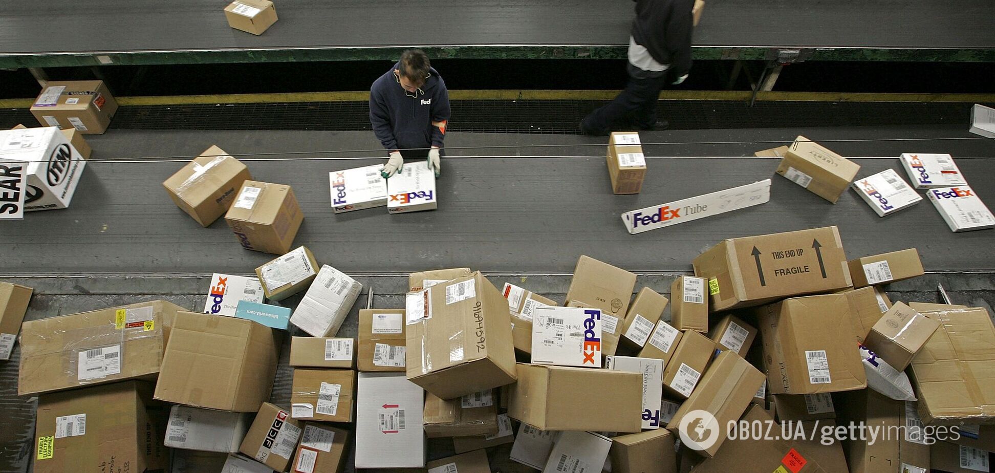 'Слуги народа' захотели повысить лимит на посылки