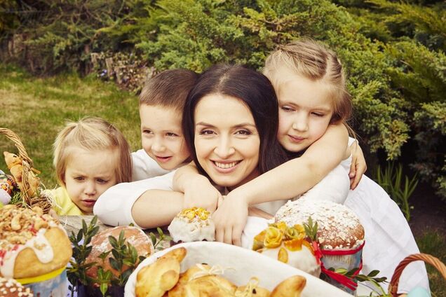 38-річна телеведуча Хамайко показала, як виглядає тіло після чотирьох пологів. Фото та відео