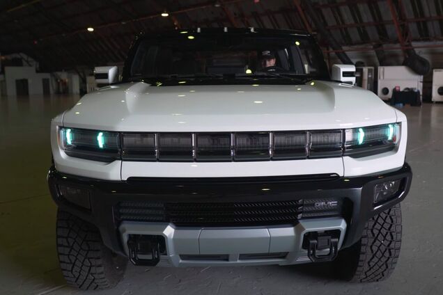 Как электромобиль Hummer выглядит вживую: новинку впервые сняли на видео