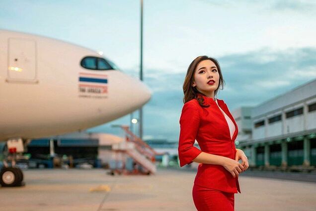 Как выглядит самая красивая стюардесса в мире