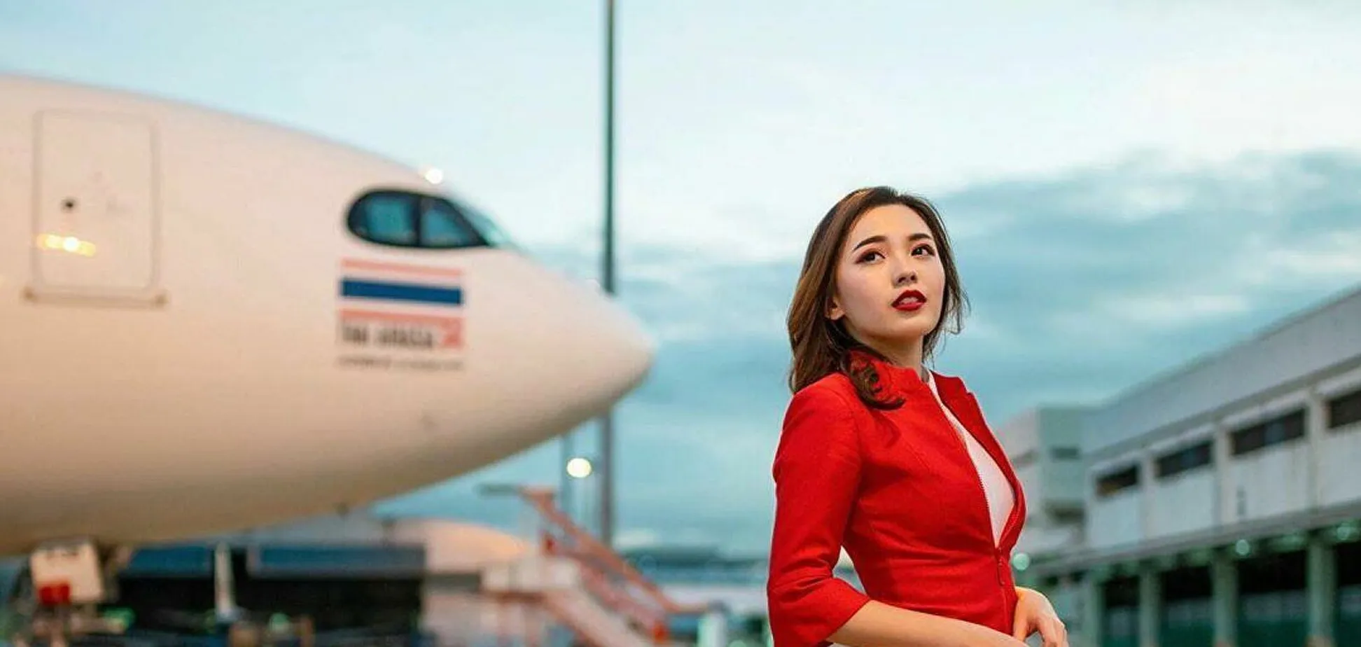 Як виглядає найкрасивіша стюардеса в світі