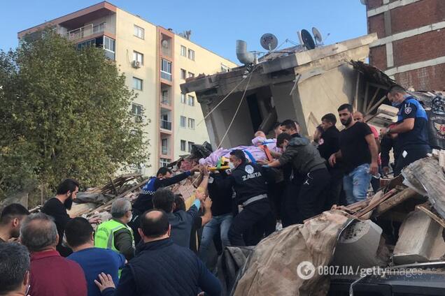 Из-под завалов вытащили 70 человек