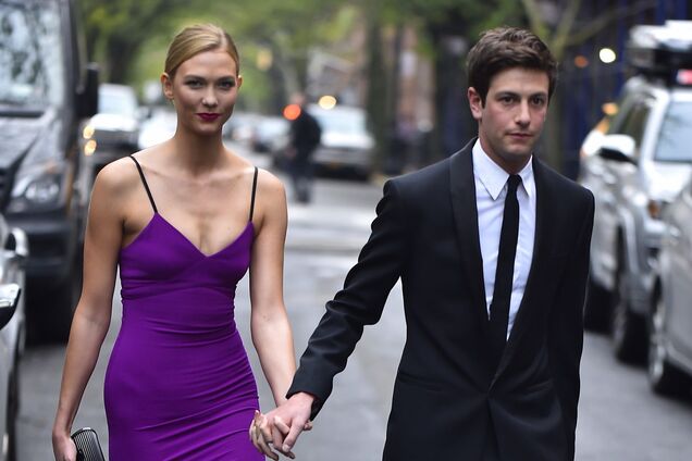 Модель Карли Клосс впервые станет мамой – СМИ