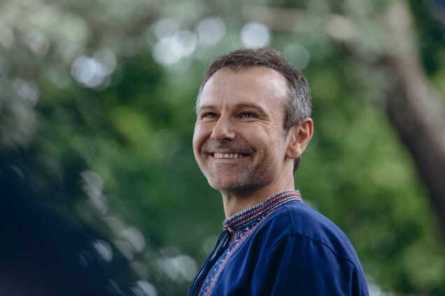 Вакарчук откровенно рассказал об отношениях с падчерицей