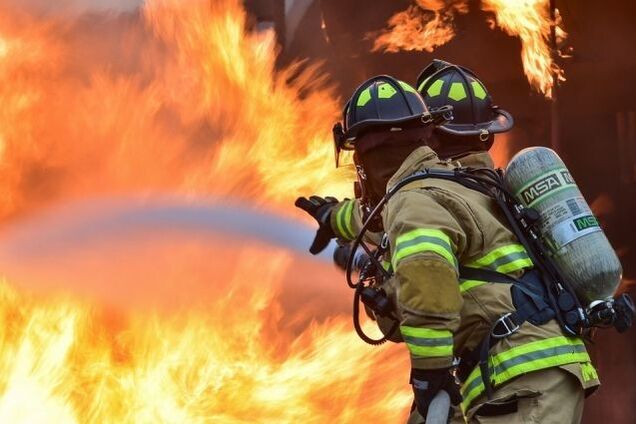 На Дніпропетровщині під час пожежі серйозно обгорів чоловік. Фото з місця НП