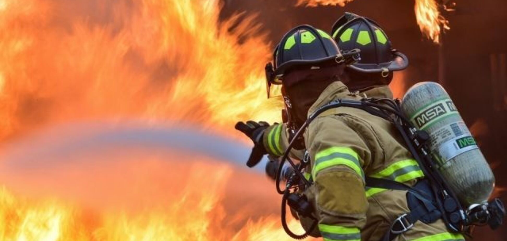 На Дніпропетровщині під час пожежі серйозно обгорів чоловік. Фото з місця НП