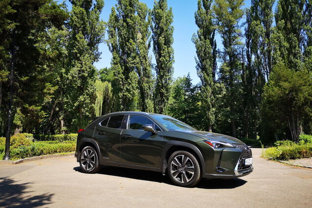 Роскошь в миниатюре: тестируем гибридный Lexus UX