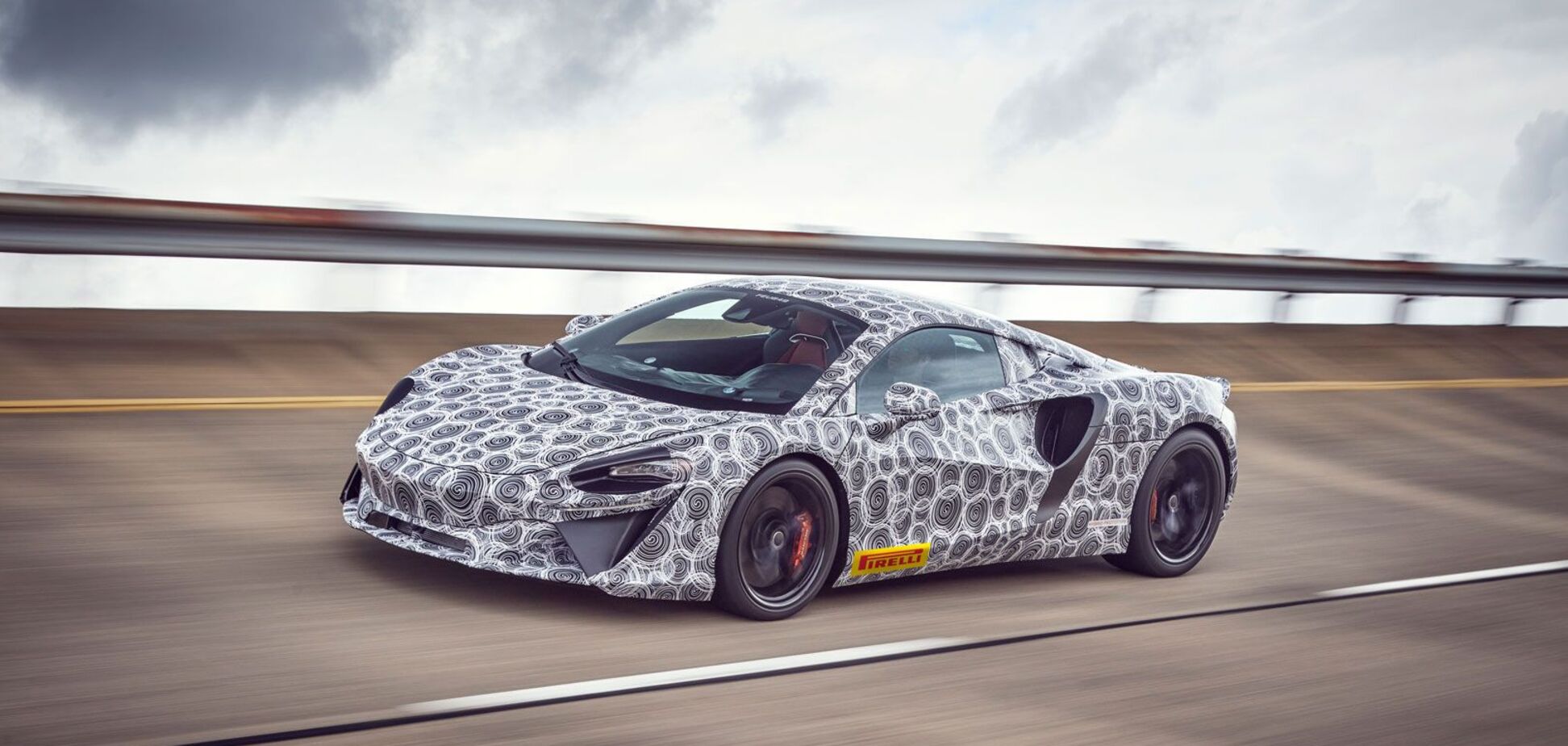 McLaren проводить дорожні тести гібридного суперкара