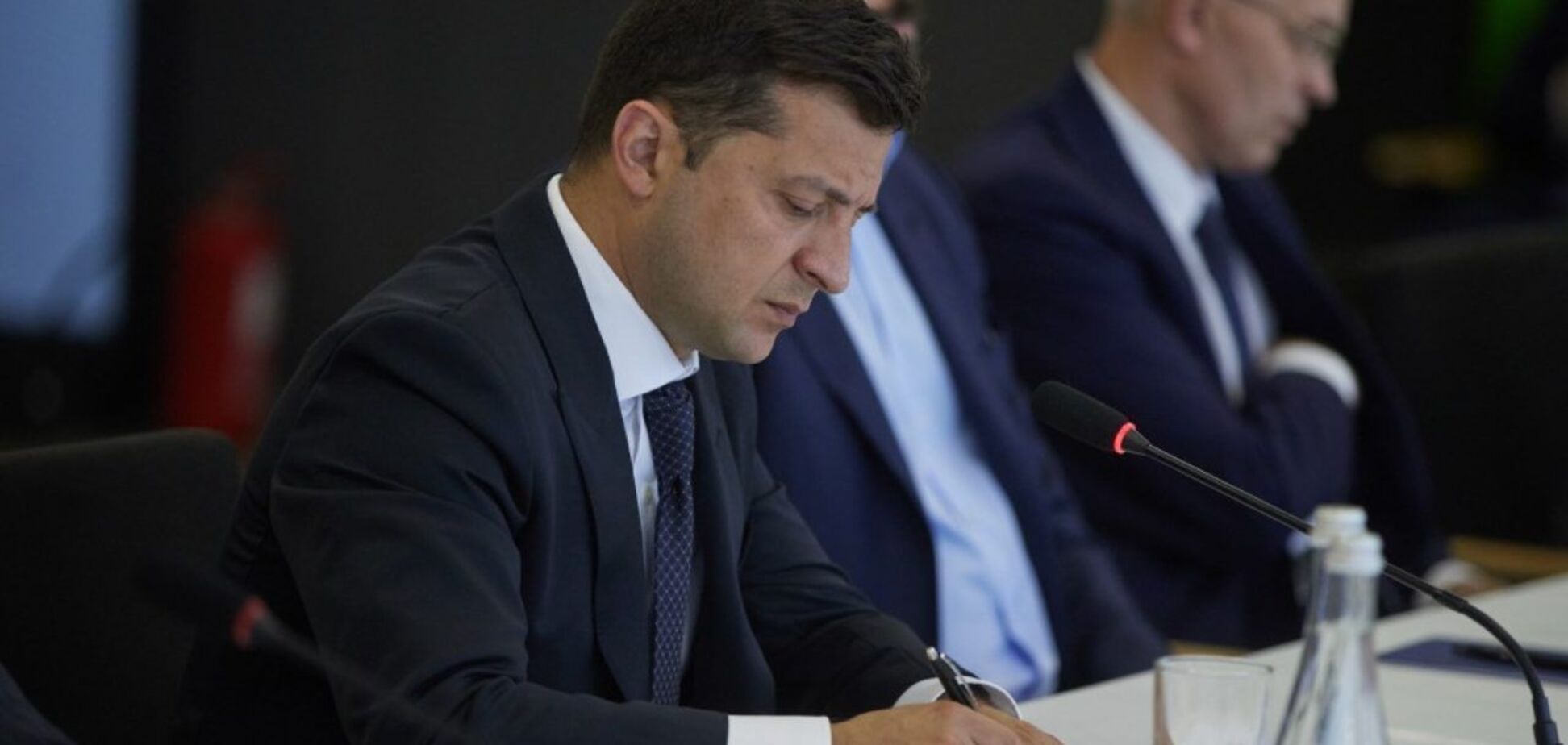 Владимир Зеленский наградил курсантов и экипаж с Ан-26