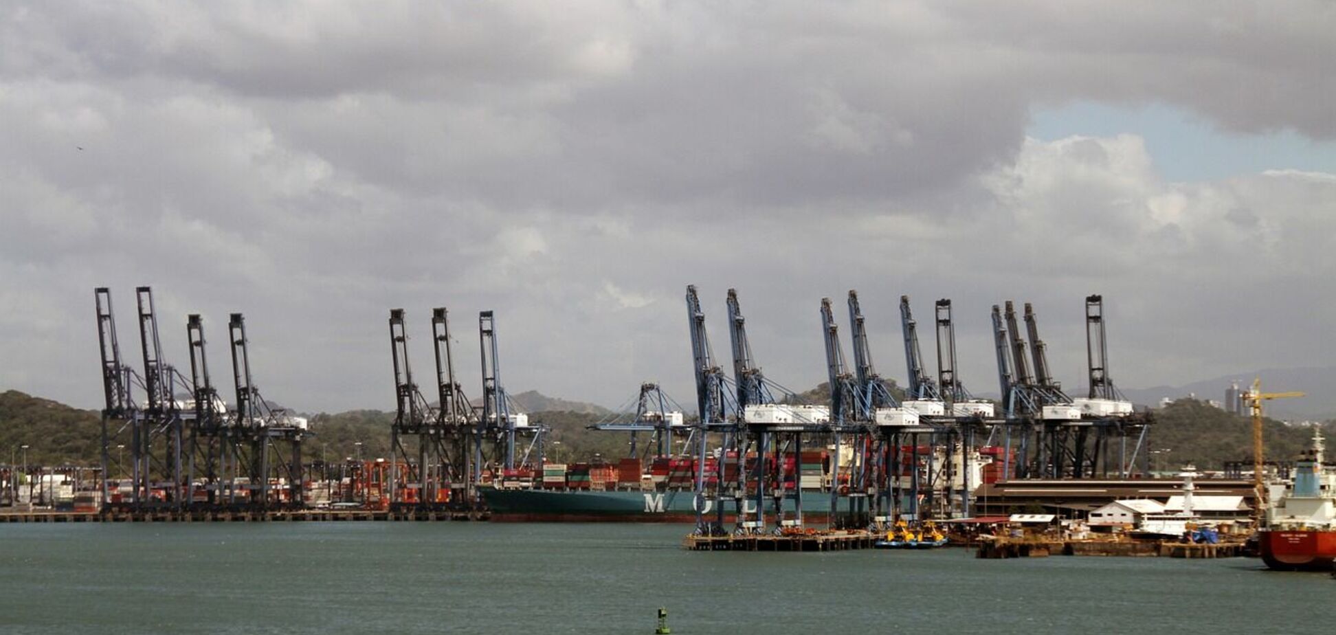 Українське Дунайське пароплавство зазнало збитків, справу розслідують НАБУ та СБУ