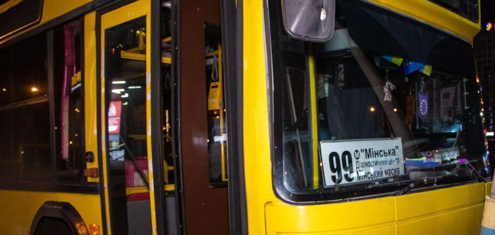 В Киеве образовалась огромная очередь на 99 автобус