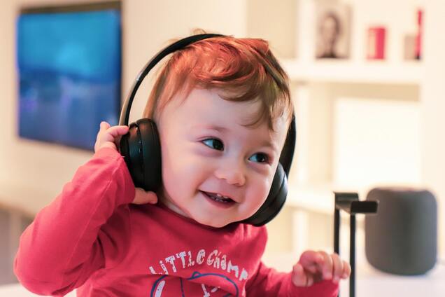 У дітей, які займаються музикою, виявили підвищену активність в областях мозку, пов'язаних зі слухом і увагою