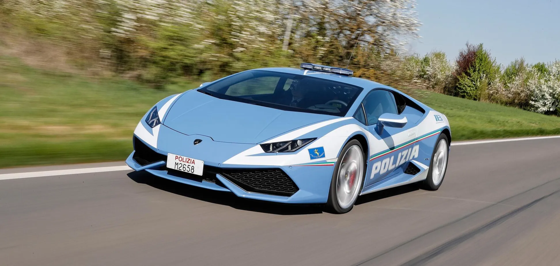 Полицейский суперкар Lamborghini спас жизнь человеку
