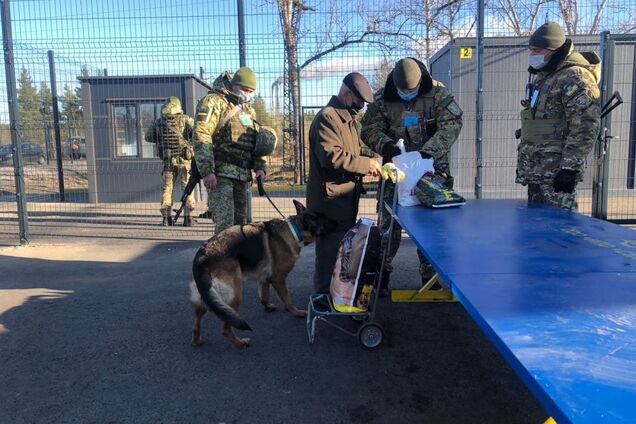 На Донбасі відкрилися всі КПВВ. Фото