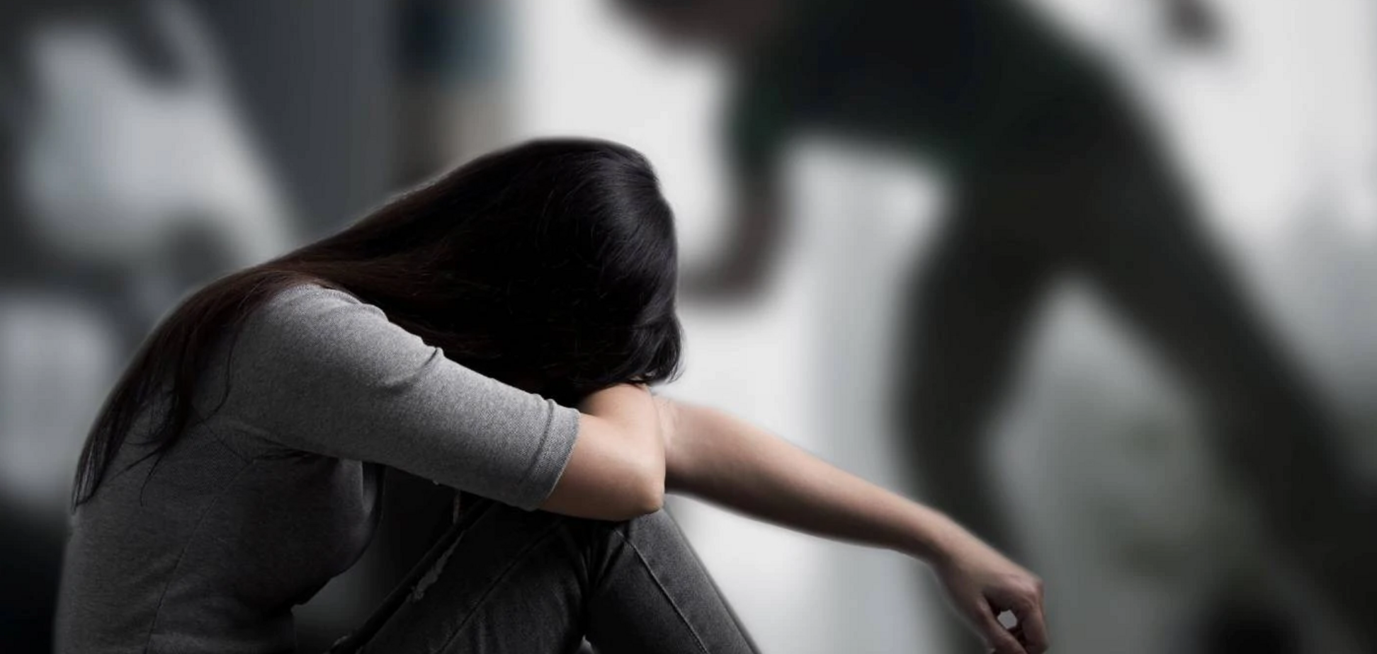 В Ривне возле школы изнасиловали девочку