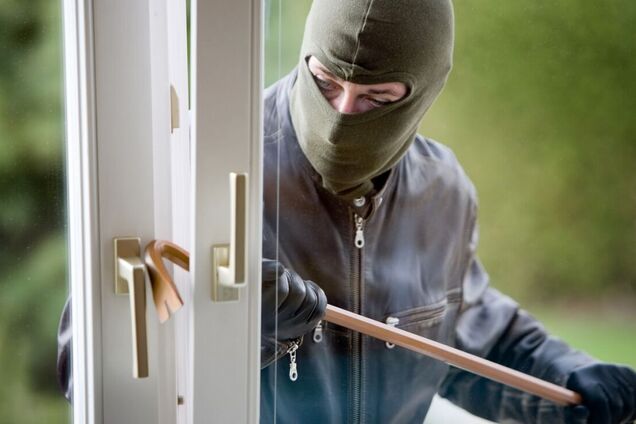 В центре Киева воры вынесли из квартиры валюты на 1,7 млн грн