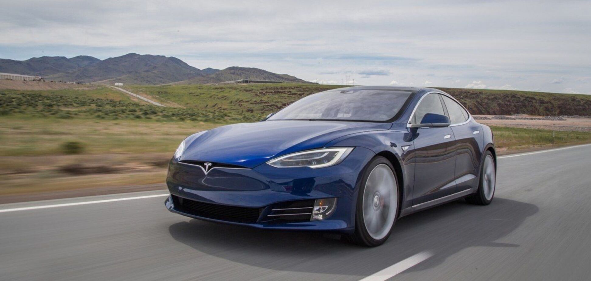 Автопилот Tesla протаранил машину на скорости 219 км/ч