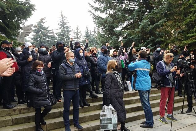 У Рівному дозволили працювати під час вихідних