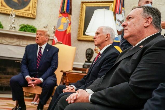 На встрече Трампа с советниками в Овальном кабинете