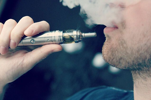 В Україні заборонять рекламу електронних сигарет