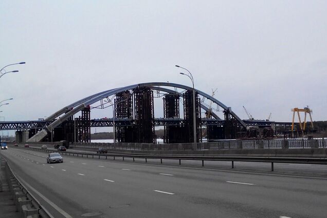 Строительство Подольско-Воскресенского моста в Киеве показали на видео