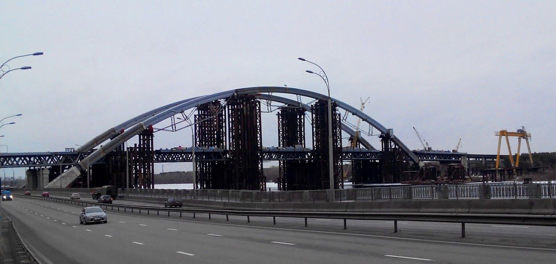 Будівництво Подільсько-Воскресенського моста в Києві показали на відео