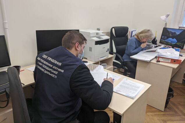 Правоохранители изымают оригиналы документов