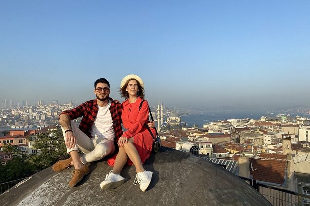 Українські ведучі показали найвідоміший дах у Стамбулі