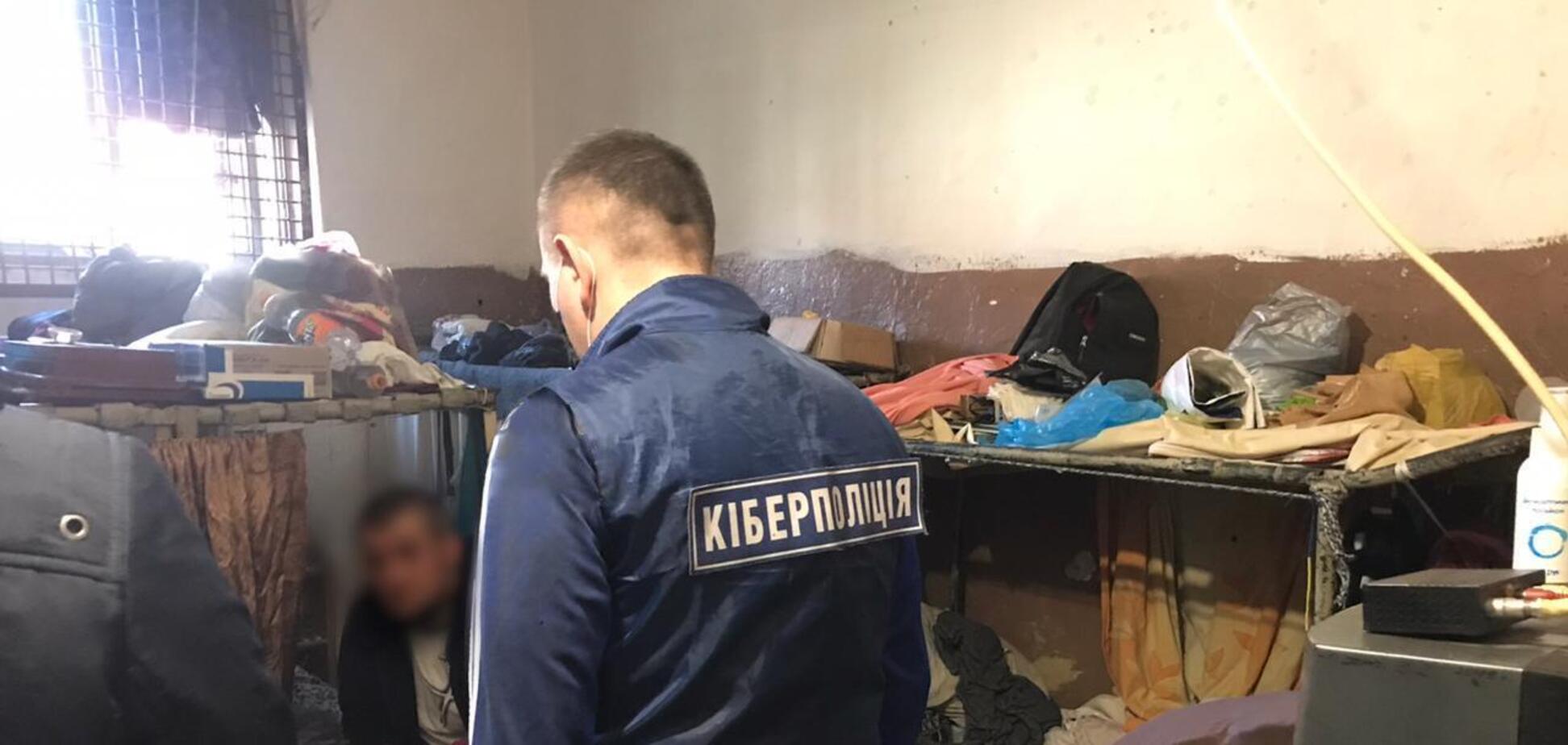 Кіберполіція викрила 'IT-спеціалістів', які вкрали 1,5 млн грн з банку