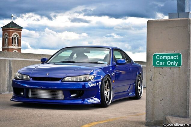 Три спорткара Nissan отправили под пресс за проступки их владельцев