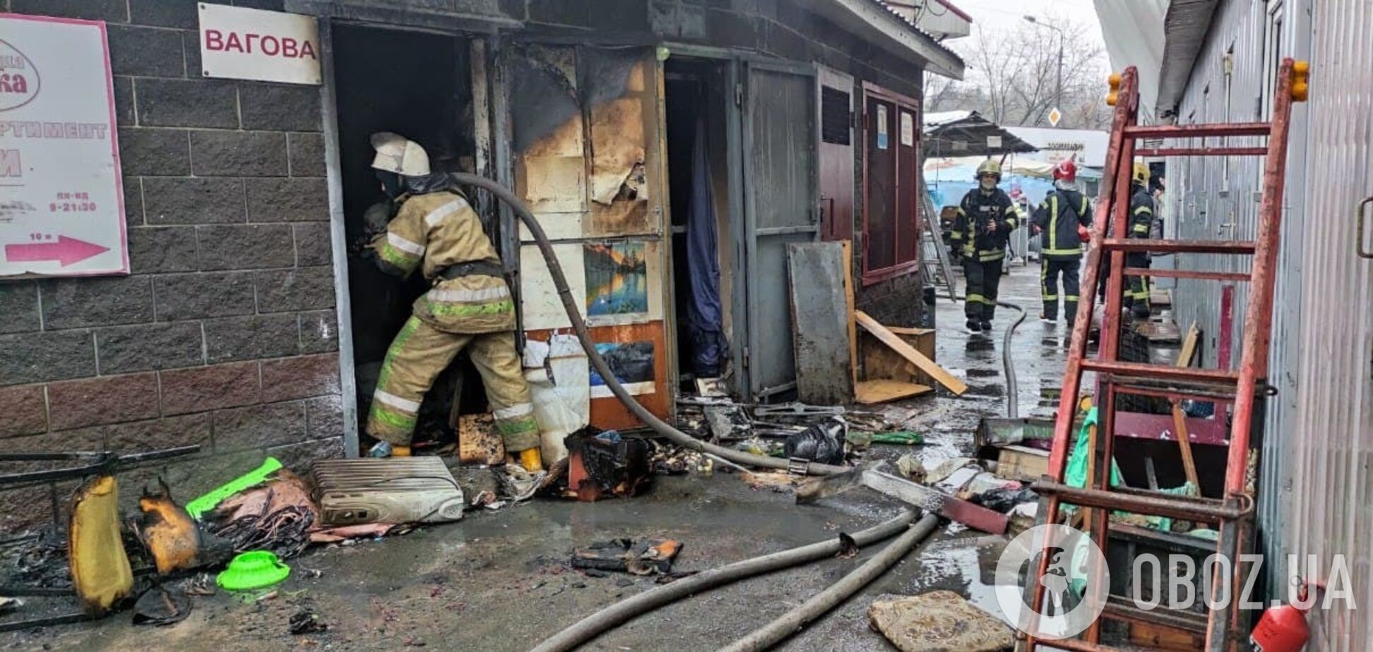 Пожар бушевал на площади 100 квадратных метров